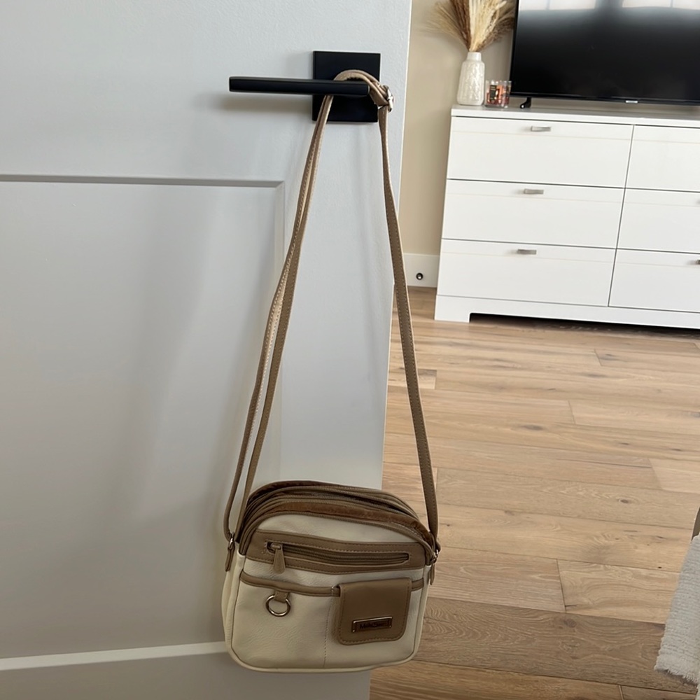 white and tan purse